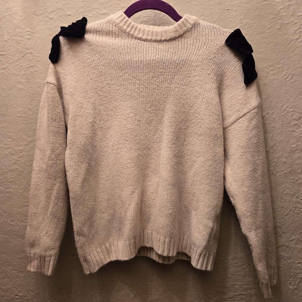 ❤️‍🔥3/15$ Cream Knit Sweater with Black Velvet Bow Shoulder Details